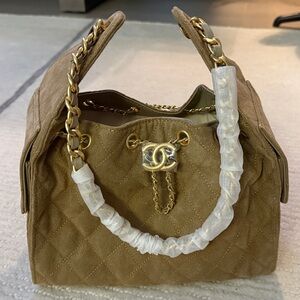 Chic Tan Quilted Handbag